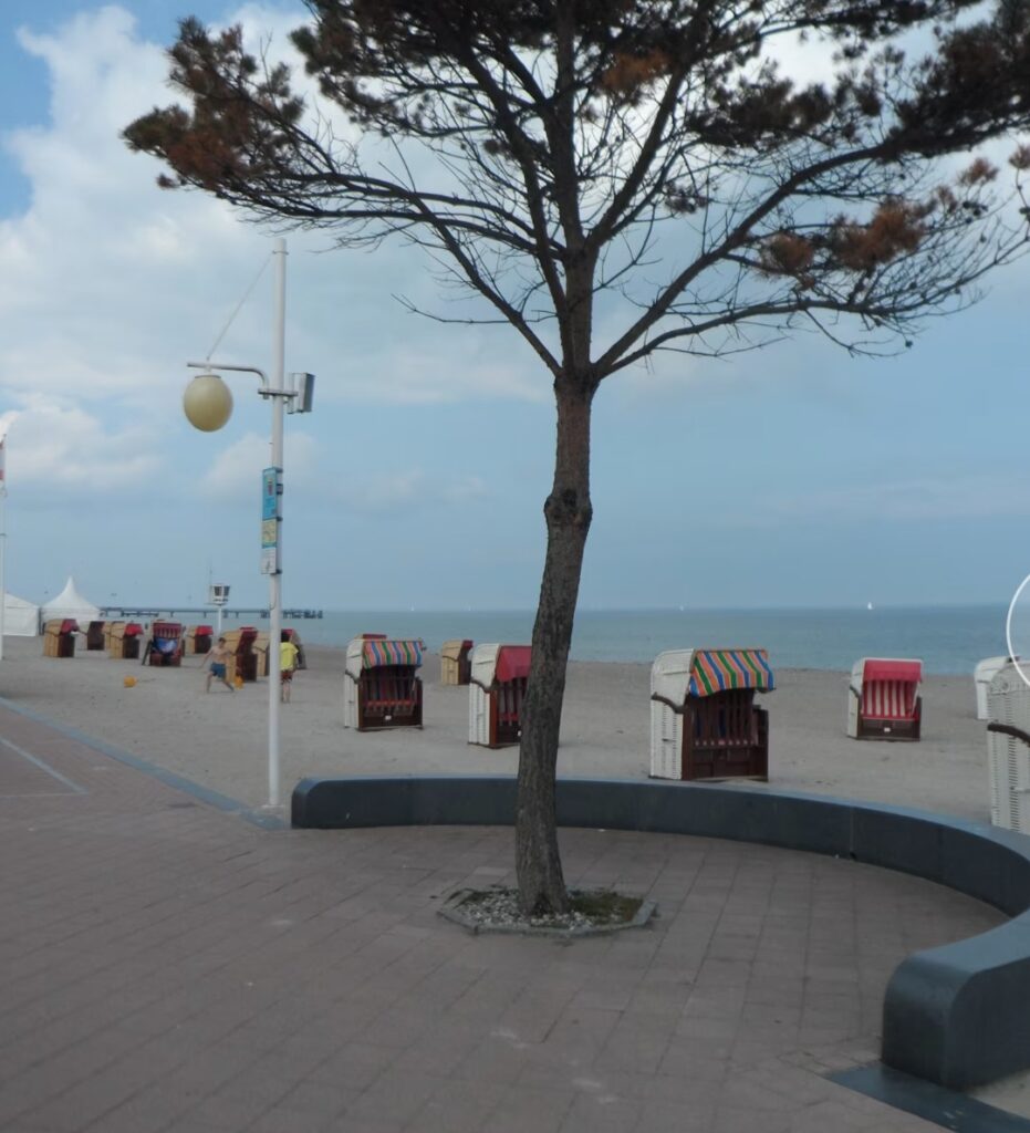 Strand in Dahme Promenade Schleswig-Holstein Norddeutschland