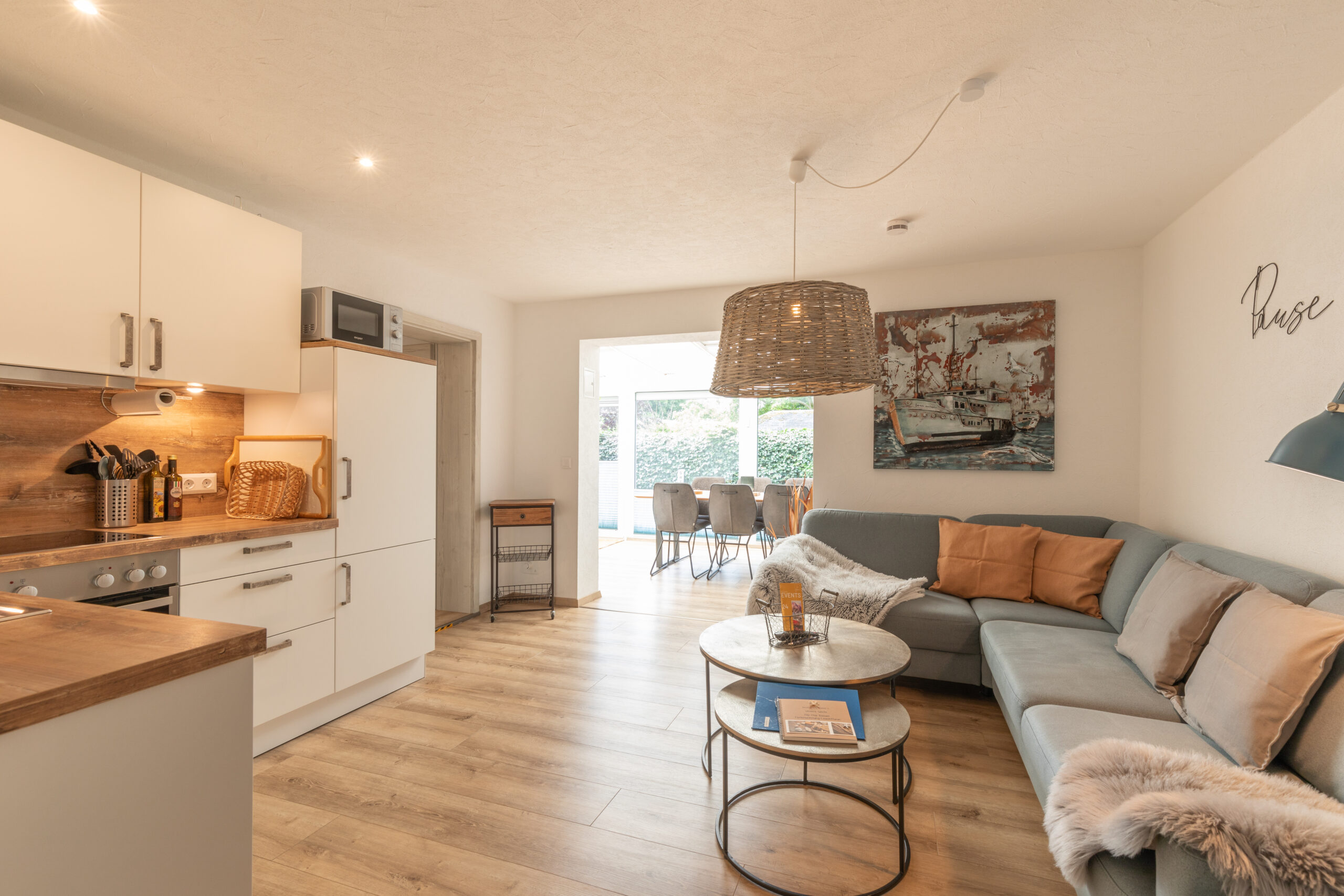 Ferienwohnung „LEUCHTTURM“ in Büsum Modern und Komfortabel für bis zu 6 Personen, HAUSTIERFREI !!! – Bild 2
